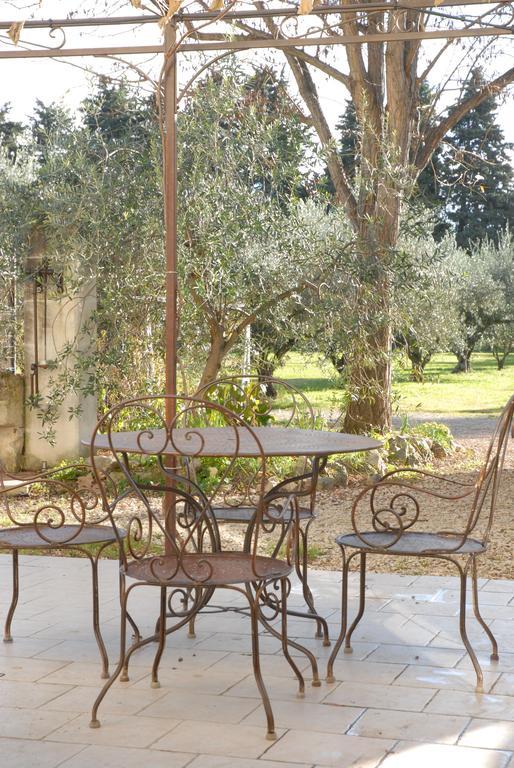 Gite Du Mas Des Oliviers Mezoargues ภายนอก รูปภาพ