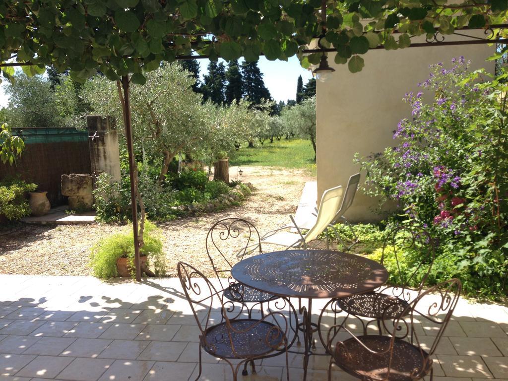 Gite Du Mas Des Oliviers Mezoargues ภายนอก รูปภาพ